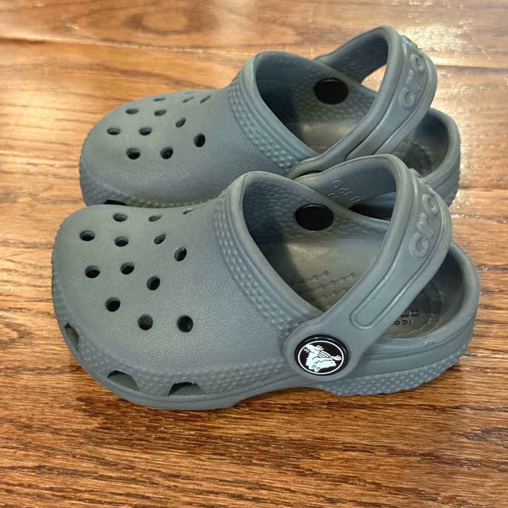 CROCS size 5 Child (Color:Grey) - Picture 3 of 5